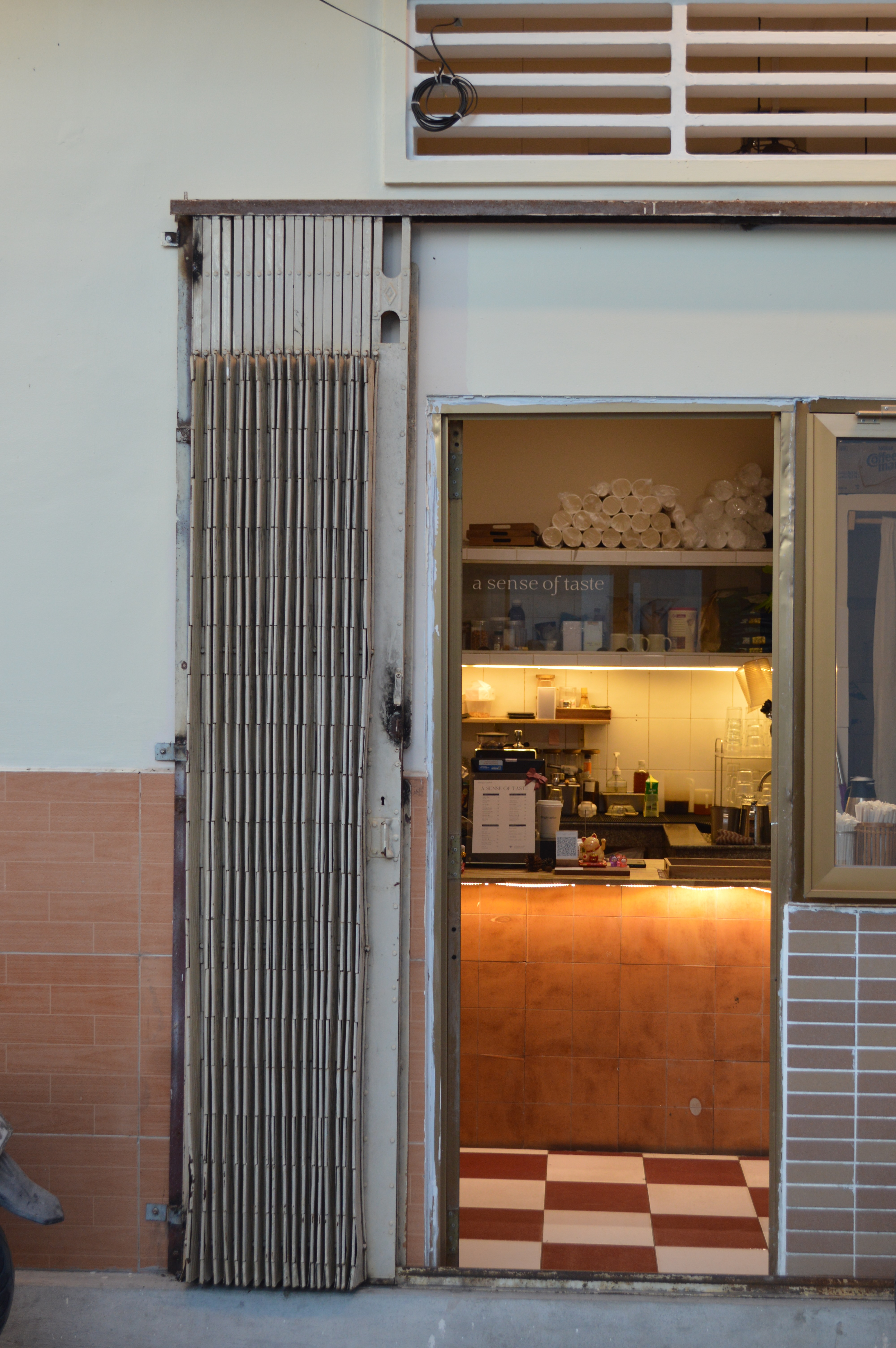 mỗingày cafe interior